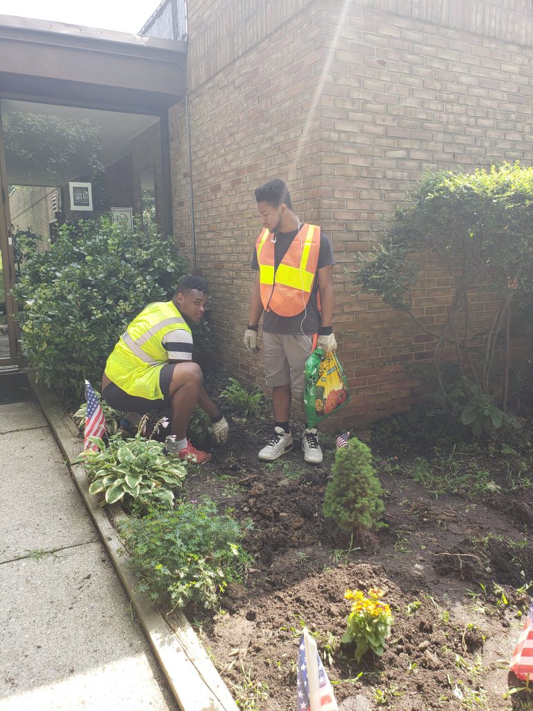 20190712_112304 youth planting